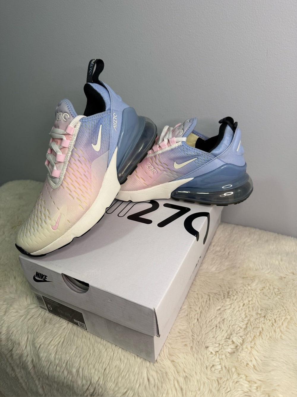 Women’s Nike Air Max 270 |